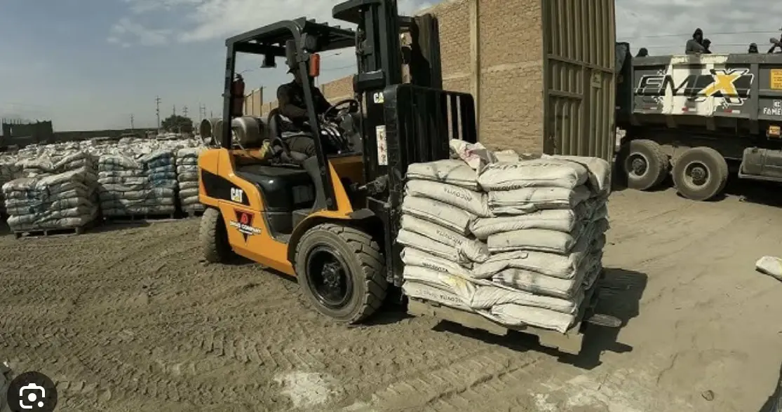 Nuestro montacargas durante una operación