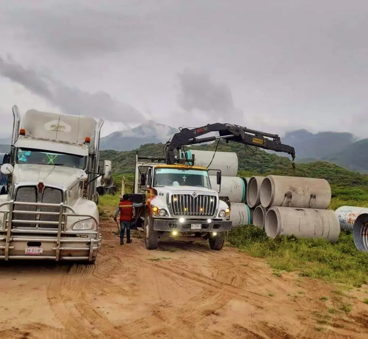 Nuestros camiones con tubería de gran diámetro