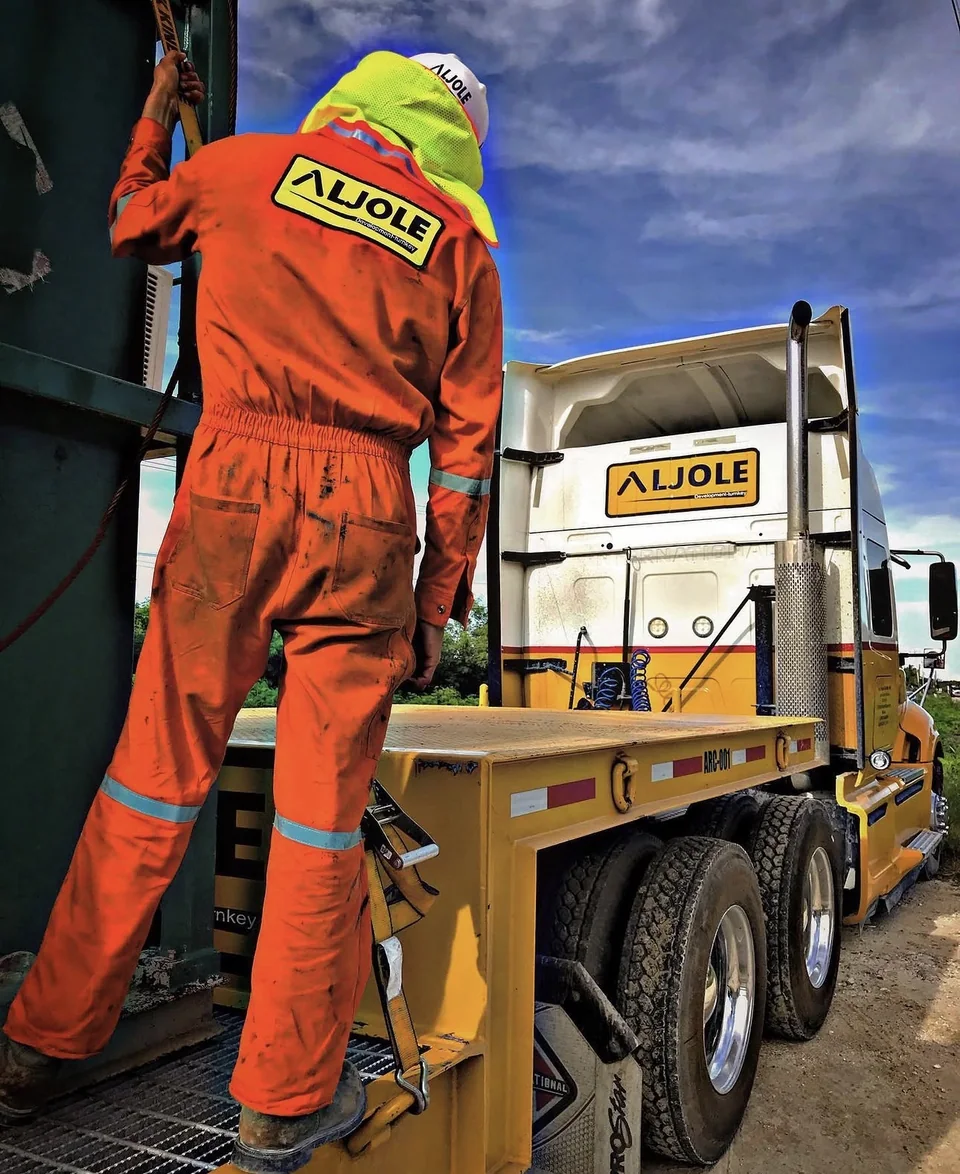 Trabajador de ALJOLE con equipo de protección durante una operación